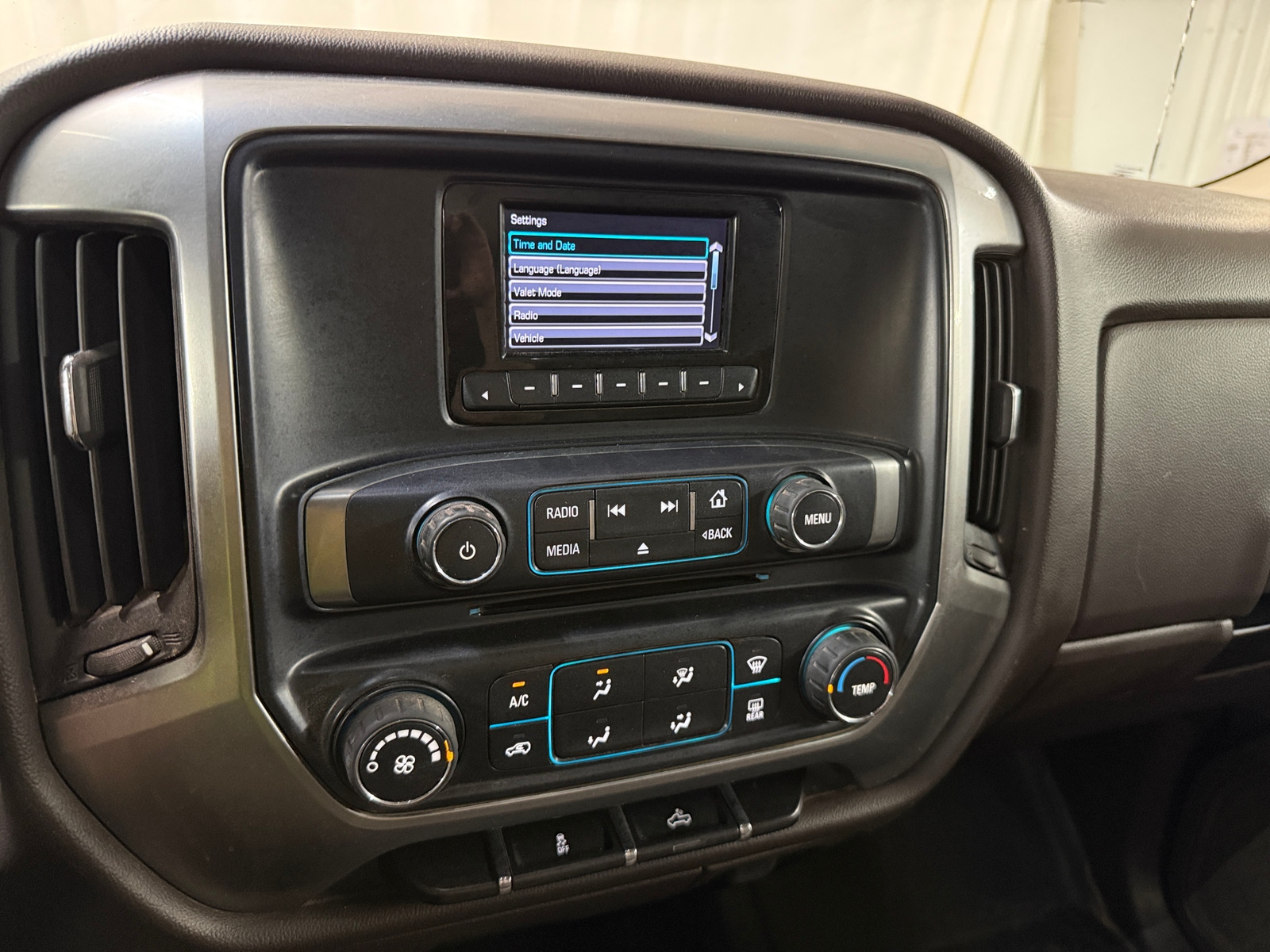 Thumbnail: 2015 Chevrolet Silverado 2500 - 4