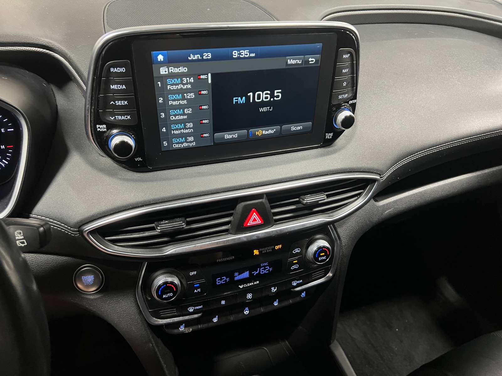 Thumbnail: 2019 Hyundai Santa Fe - 3