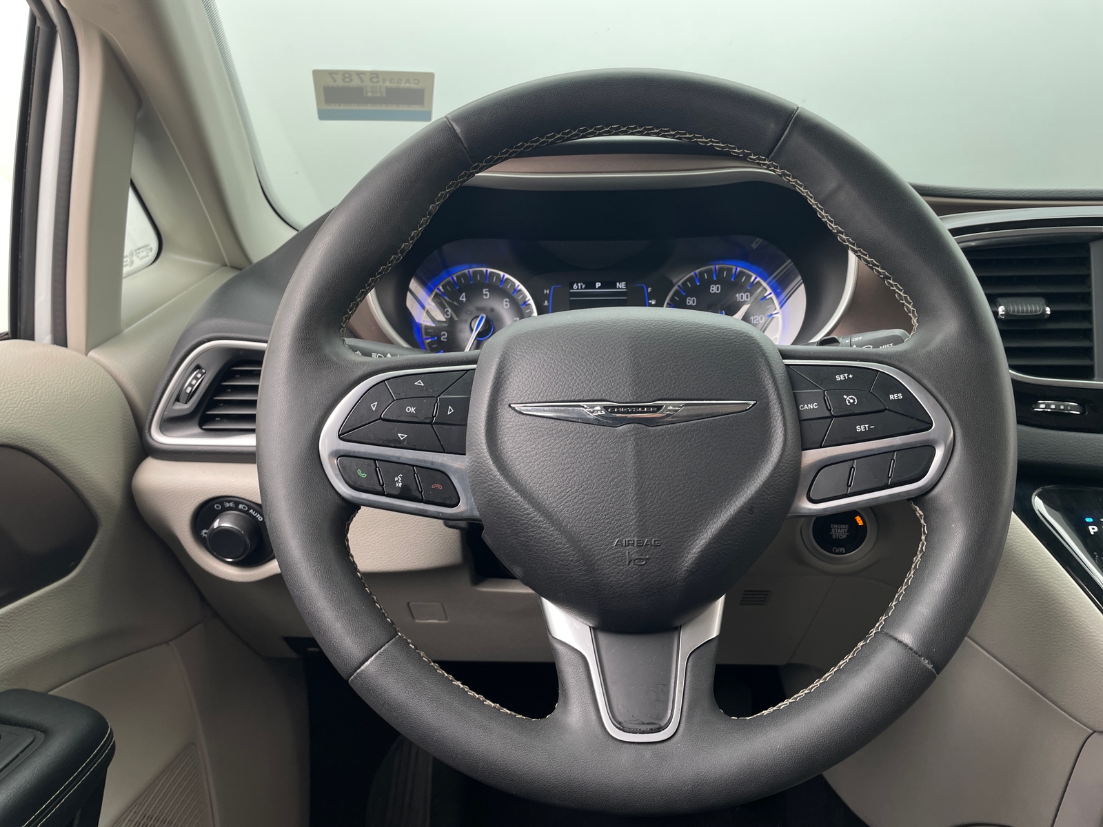 Thumbnail: 2023 Chrysler Voyager - 5