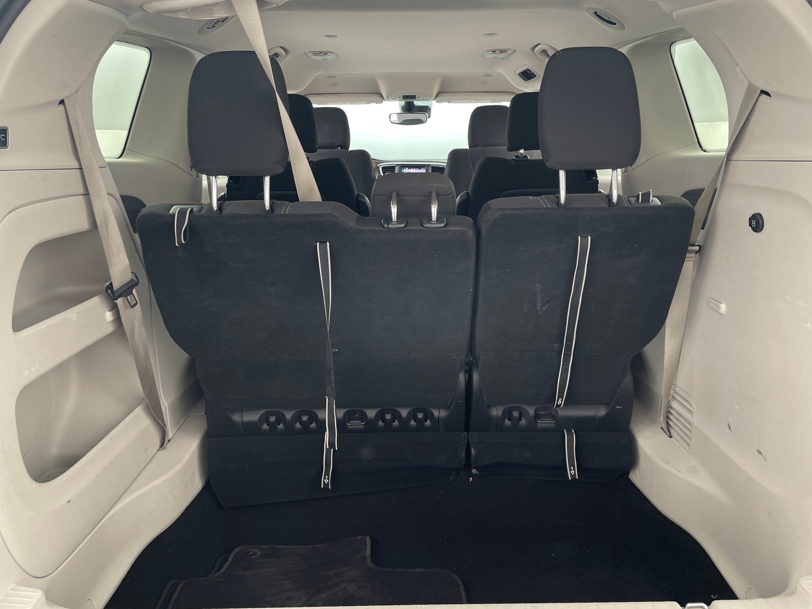 Thumbnail: 2023 Chrysler Voyager - 7