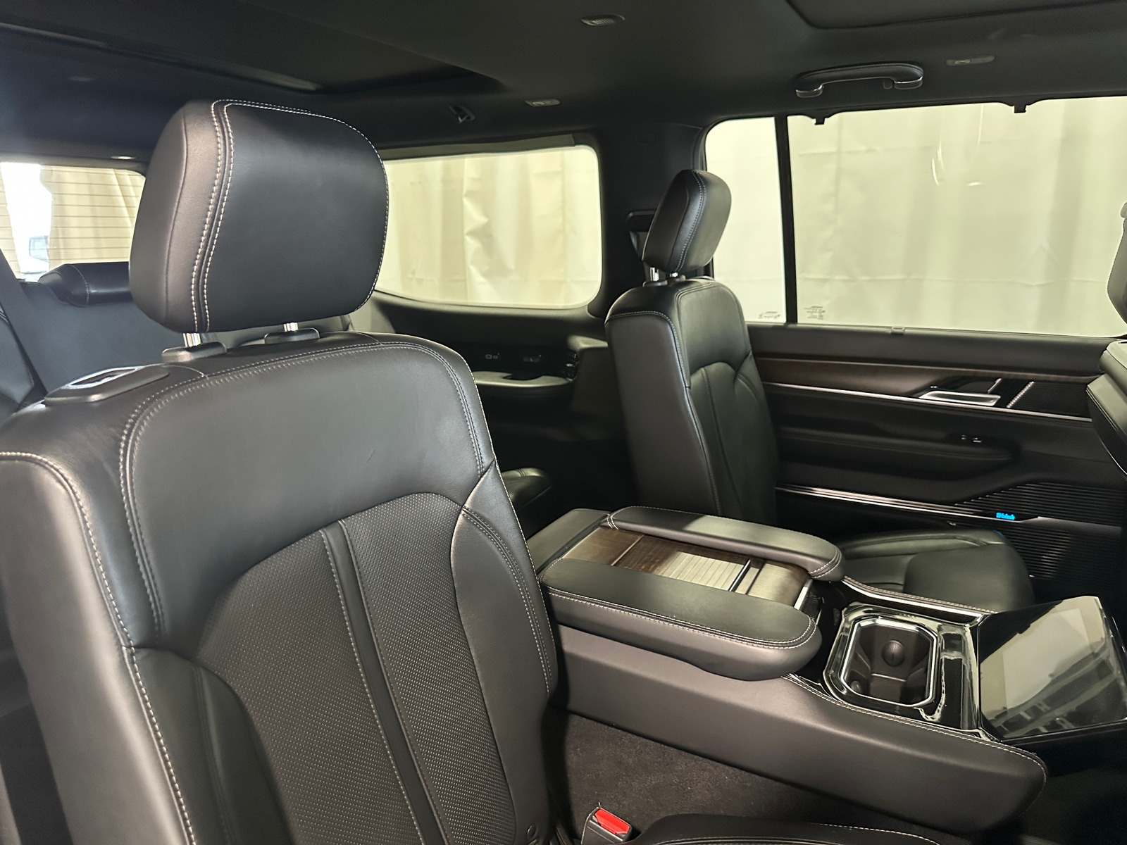 Thumbnail: 2022 Jeep Grand Wagoneer - 5