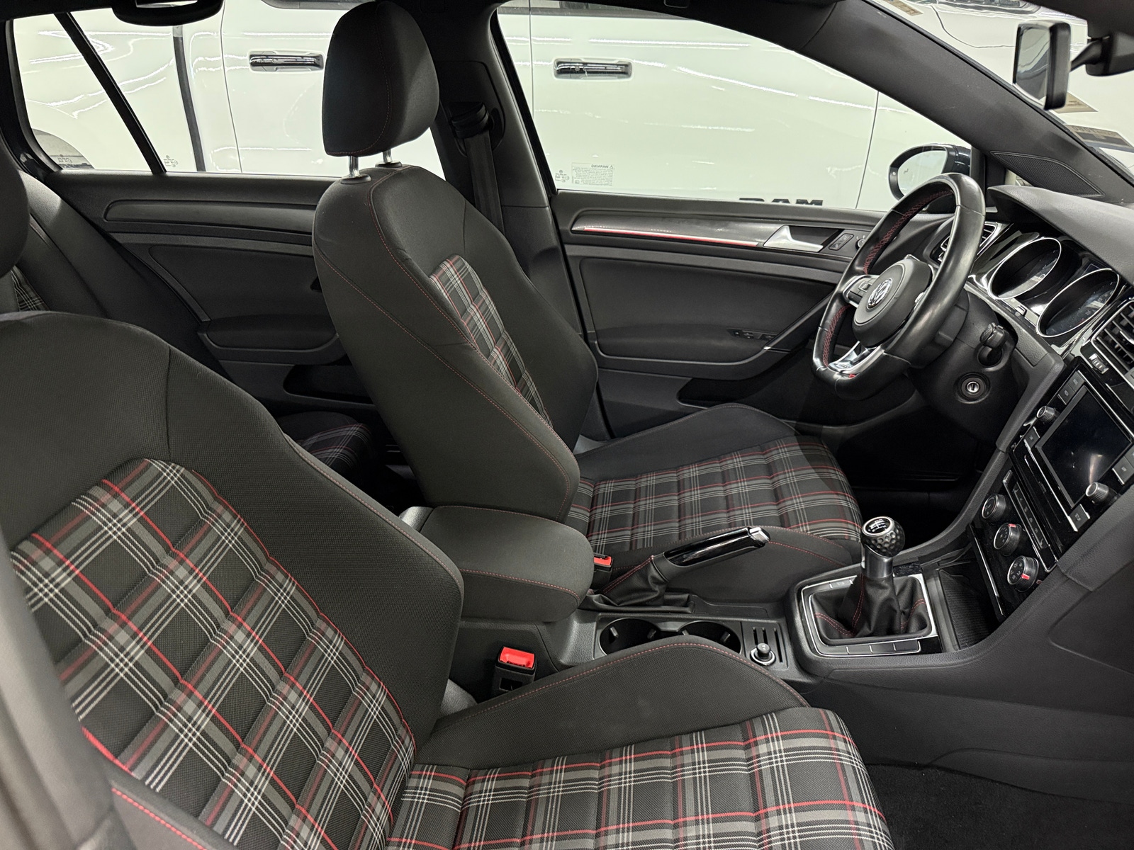 Thumbnail: 2019 Volkswagen Golf - 2