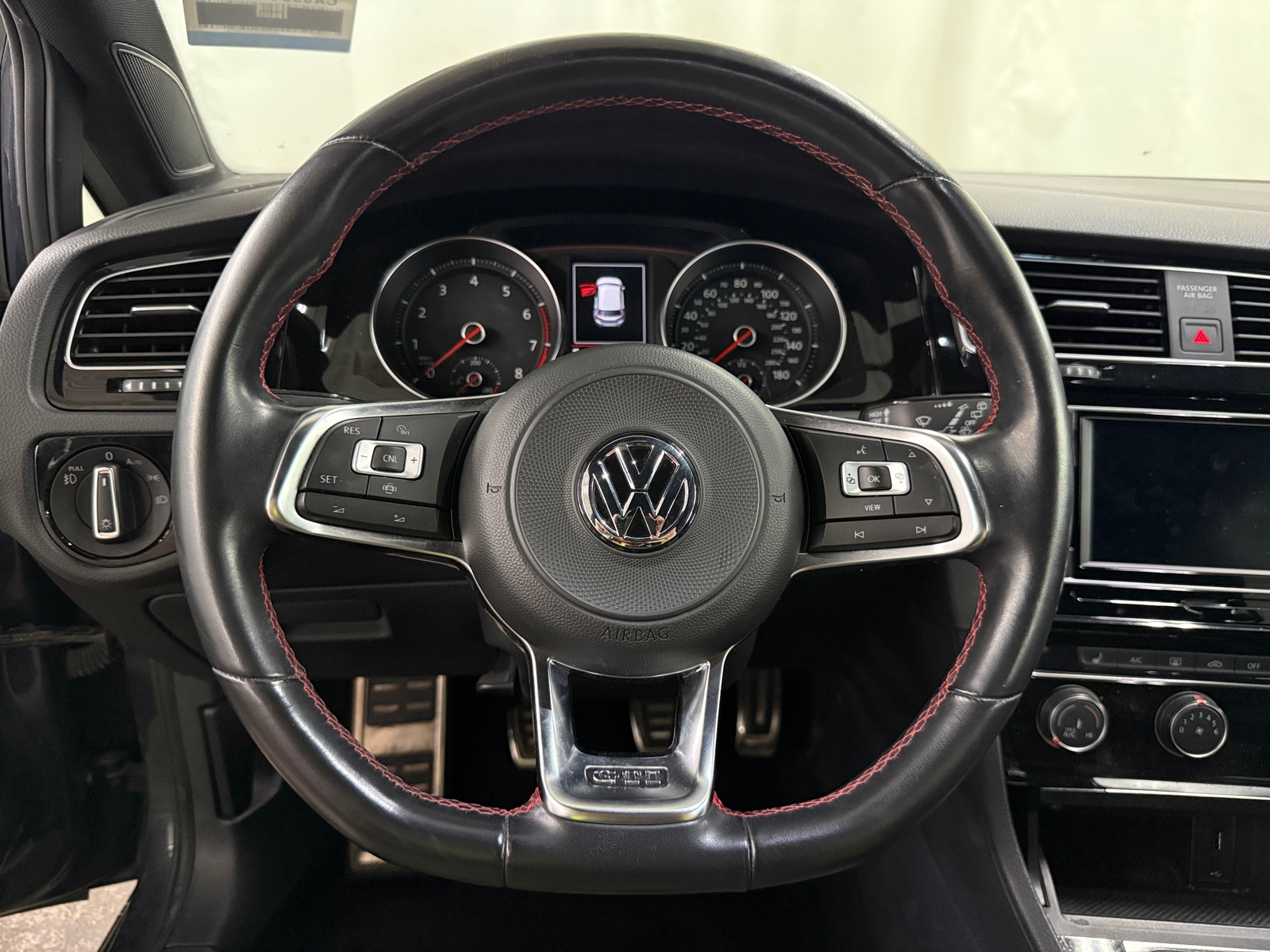 Thumbnail: 2019 Volkswagen Golf - 5