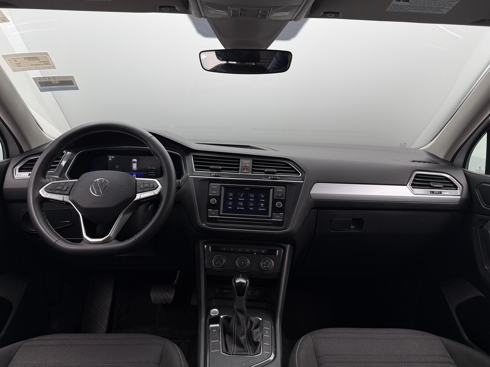 Thumbnail: 2023 Volkswagen Tiguan - 3
