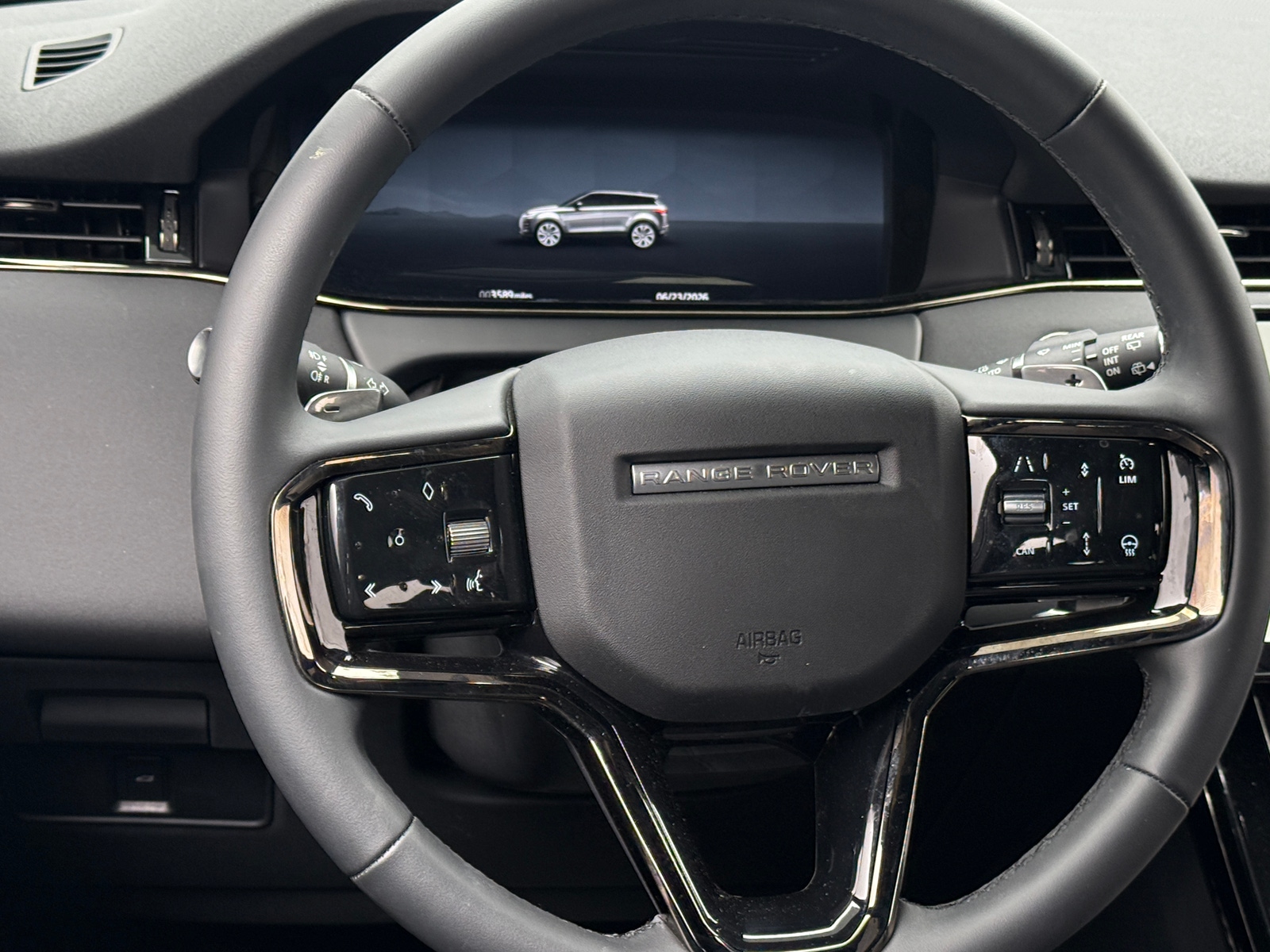 Thumbnail: 2025 Land Rover Range Rover Evoque - 4