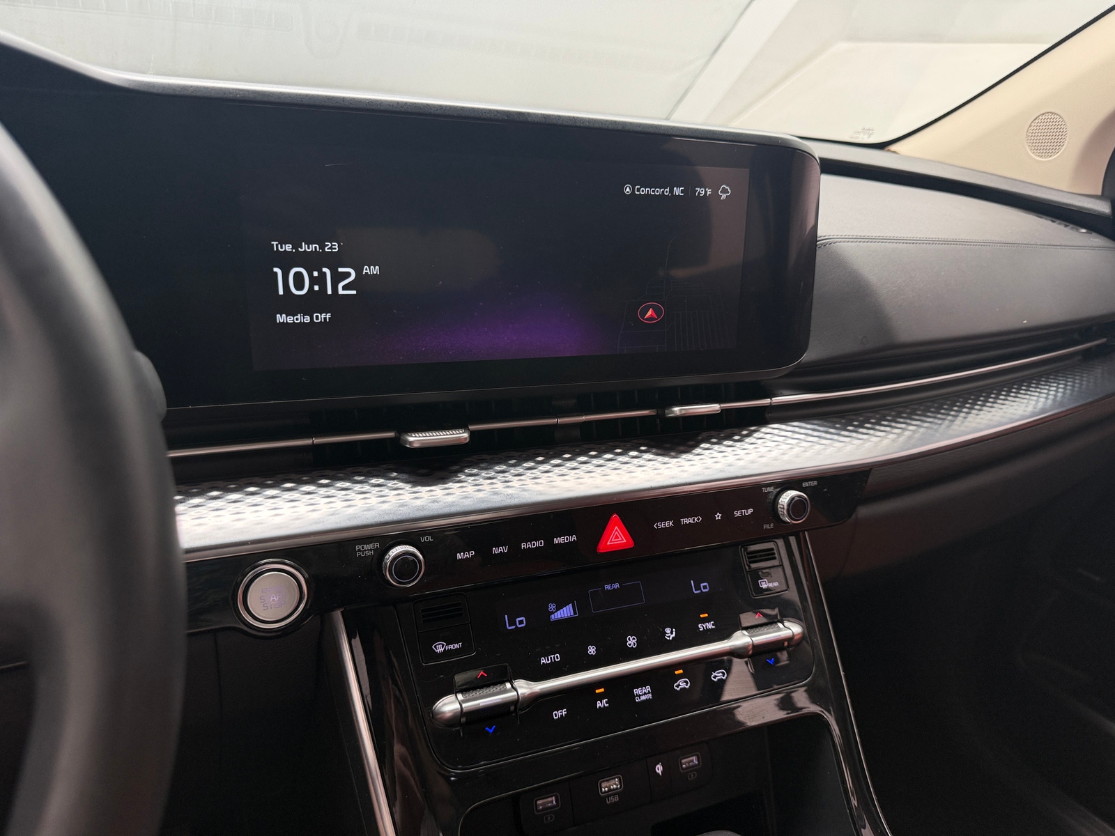 Thumbnail: 2024 Kia Carnival - 3