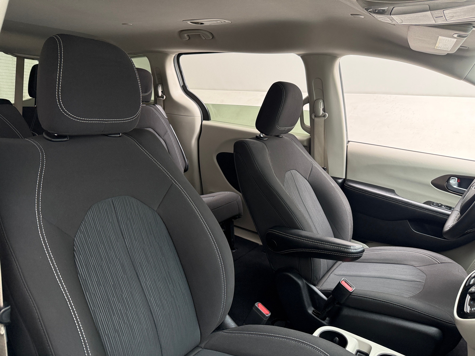 Thumbnail: 2022 Chrysler Voyager - 2