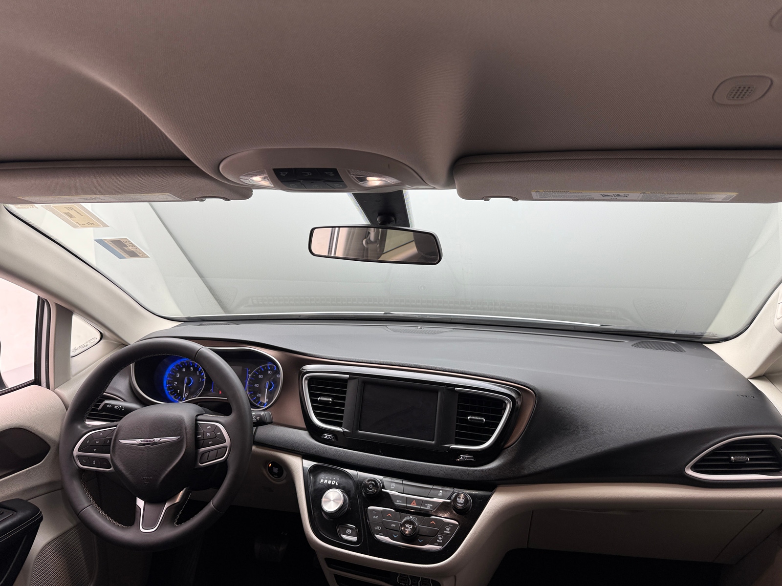 Thumbnail: 2022 Chrysler Voyager - 3