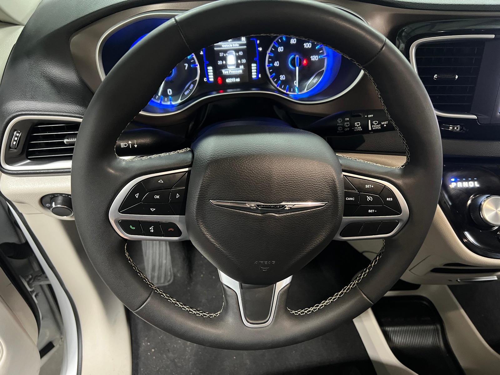 Thumbnail: 2022 Chrysler Voyager - 5