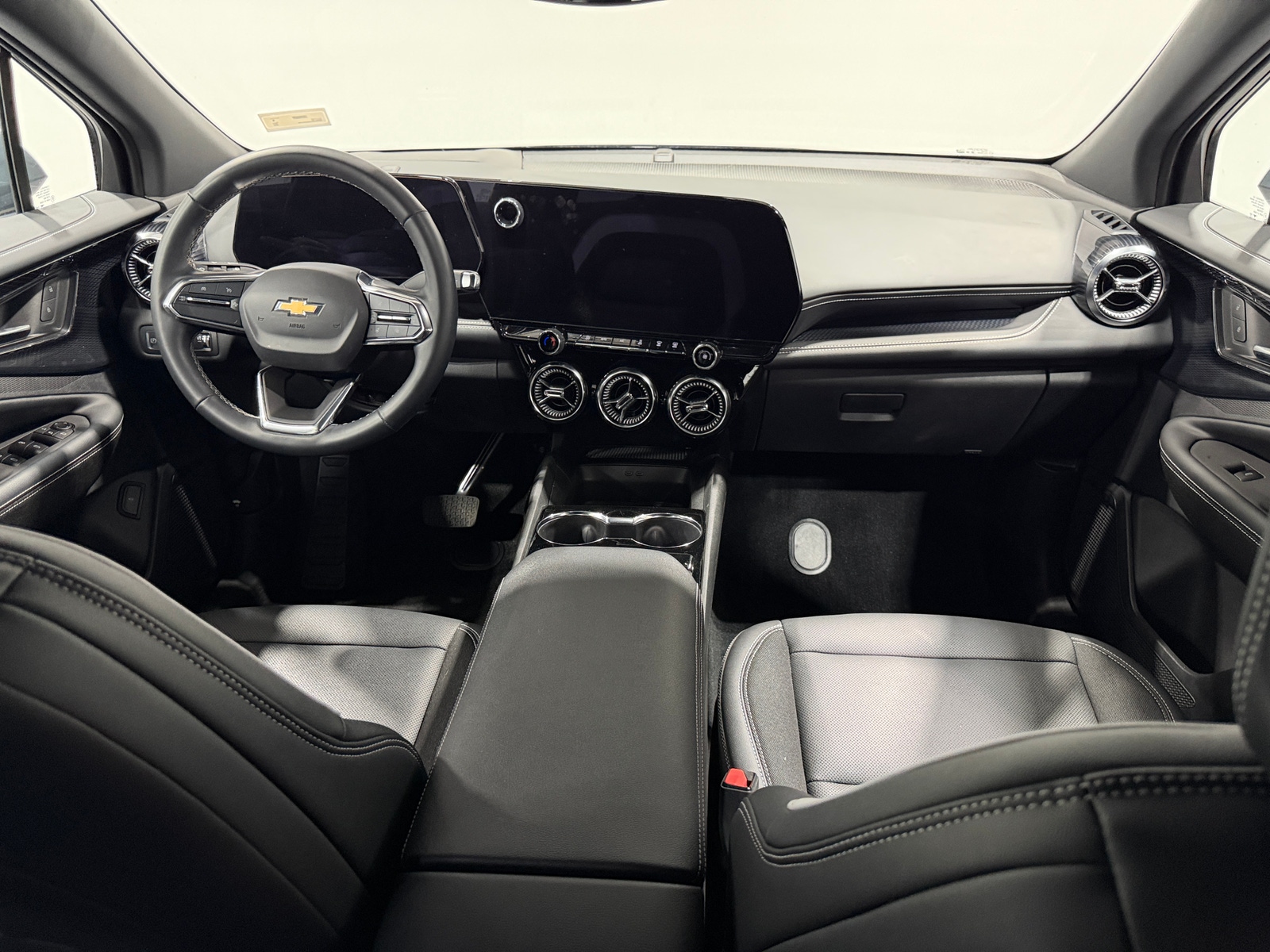 Thumbnail: 2024 Chevrolet Blazer EV - 3