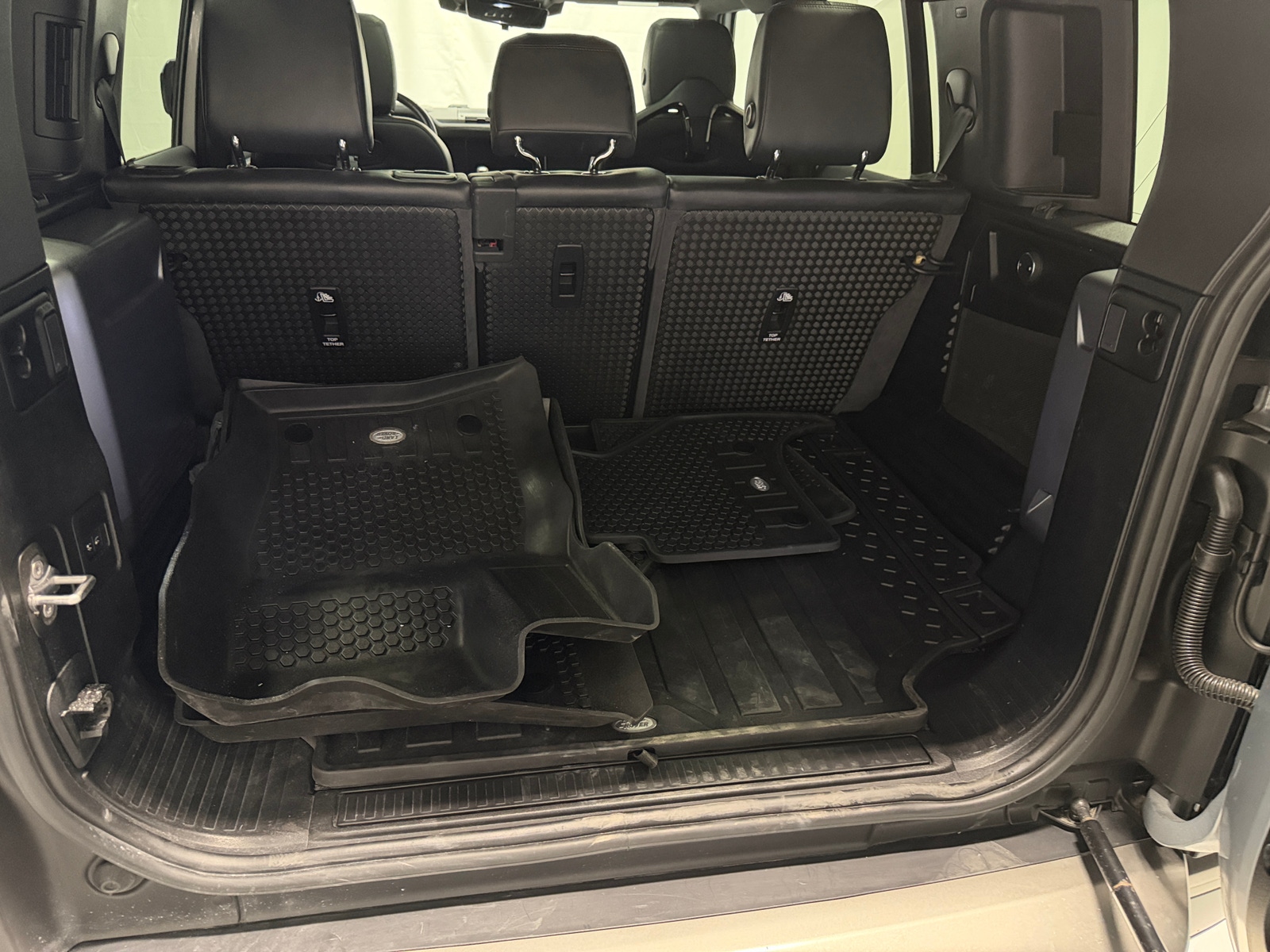 Thumbnail: 2021 Land Rover Defender - 6