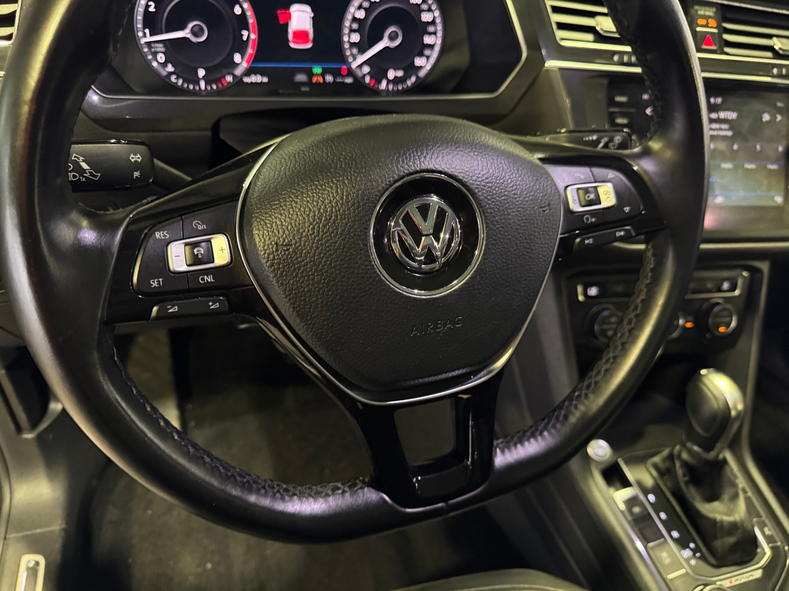 Thumbnail: 2018 Volkswagen Tiguan - 4