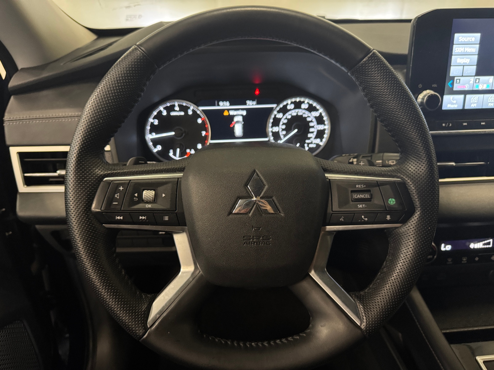 Thumbnail: 2023 Mitsubishi Outlander - 4