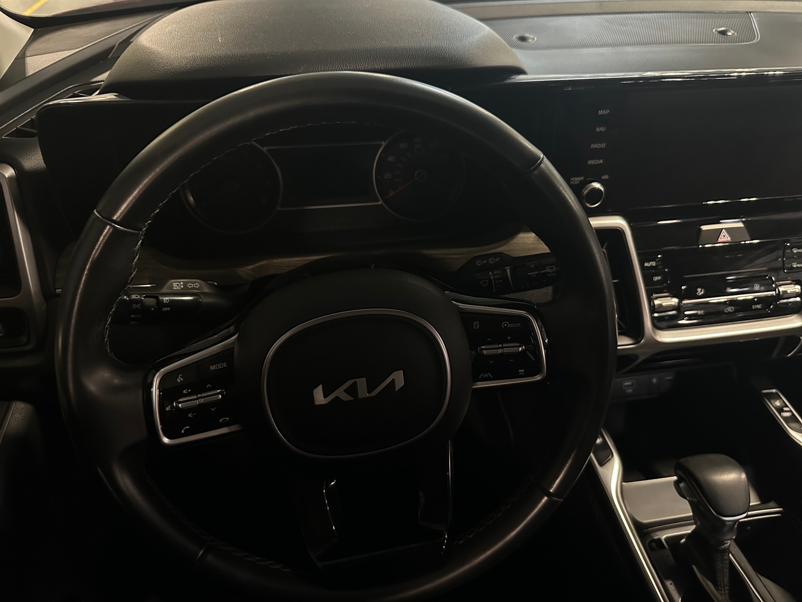 Thumbnail: 2023 Kia Sorento - 4