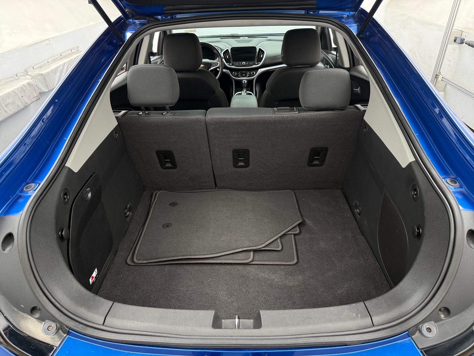 Thumbnail: 2017 Chevrolet Volt - 7