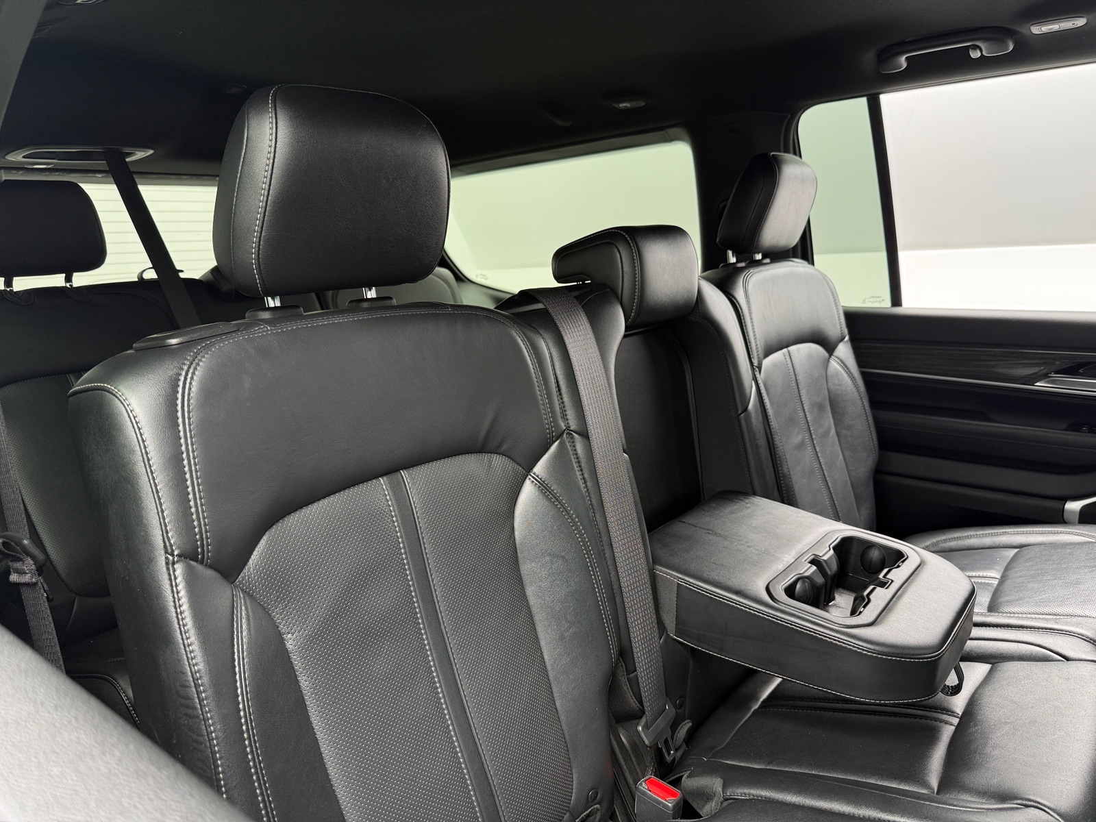 Thumbnail: 2022 Jeep Wagoneer - 5