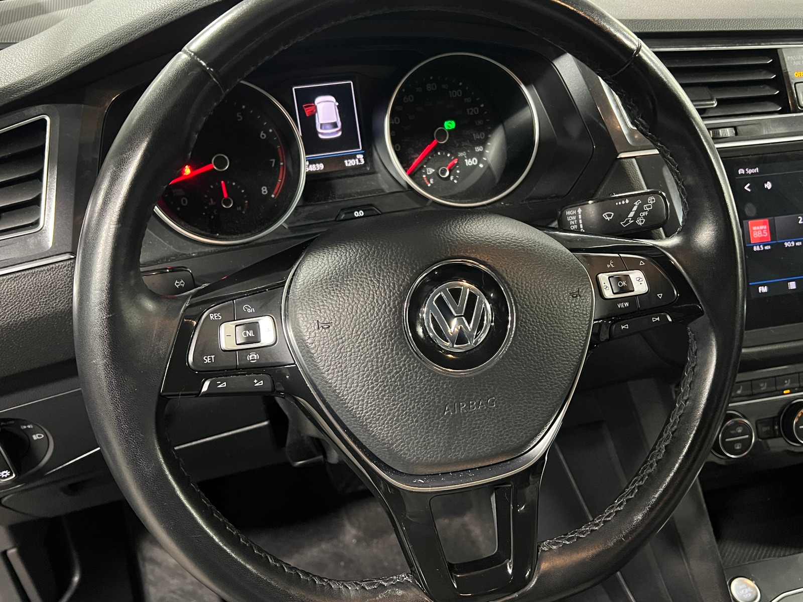 Thumbnail: 2019 Volkswagen Tiguan - 4
