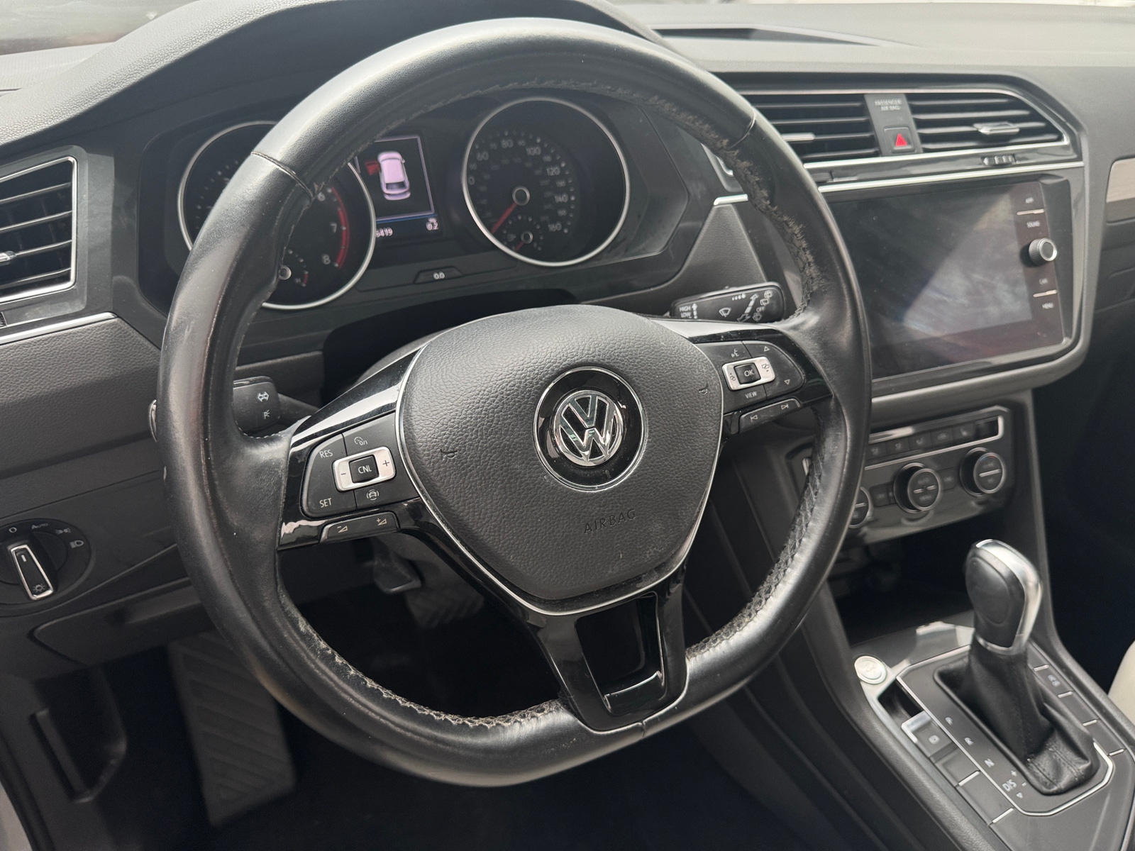 Thumbnail: 2019 Volkswagen Tiguan - 4