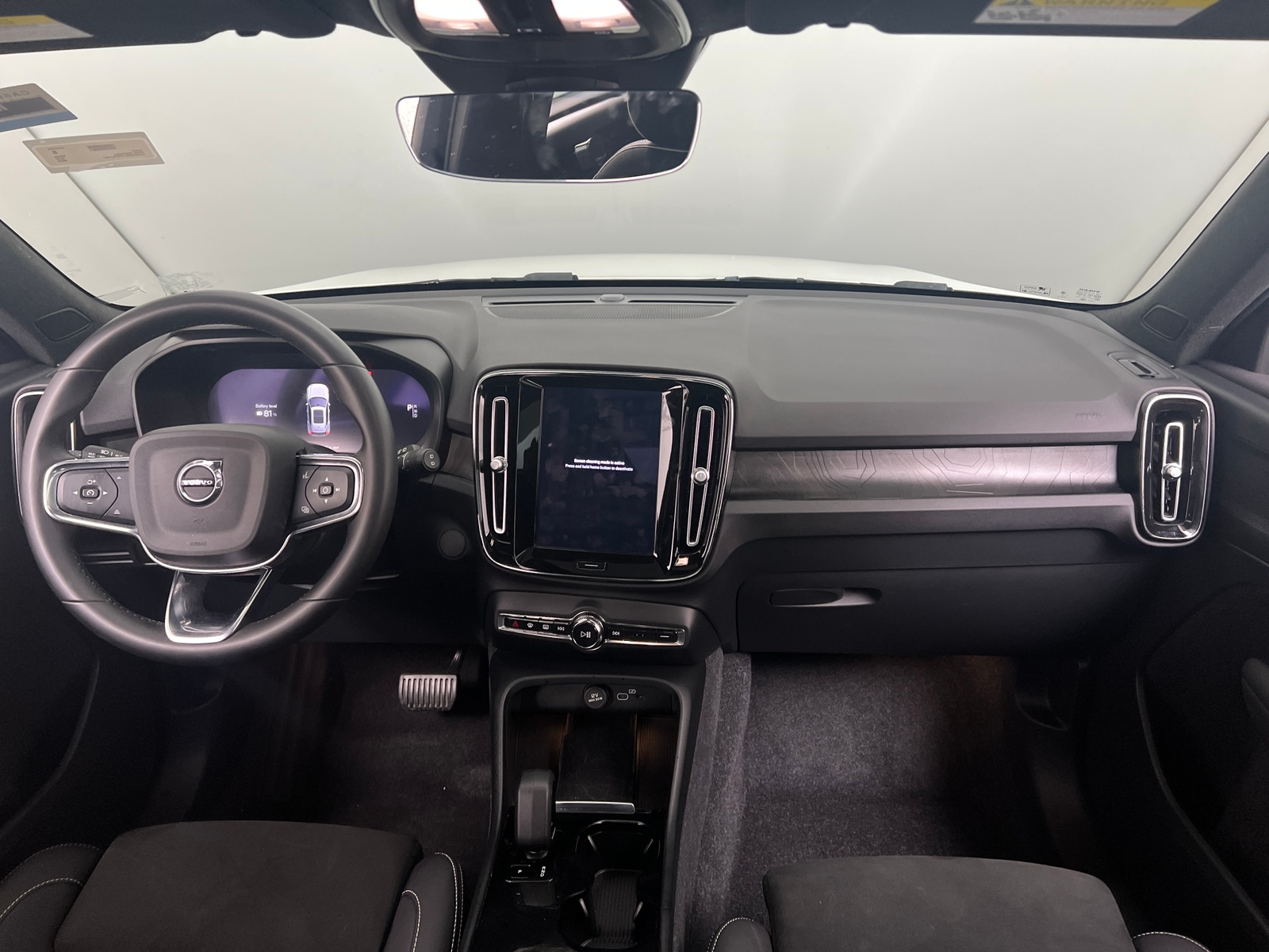 Thumbnail: 2023 Volvo XC40 - 3