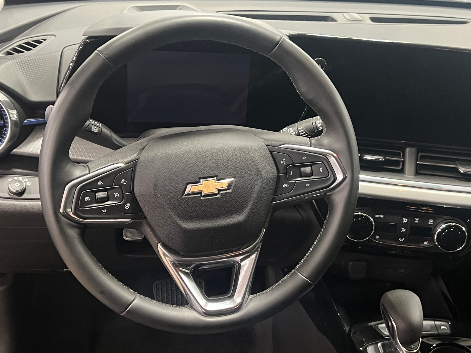 Thumbnail: 2025 Chevrolet Trax - 5