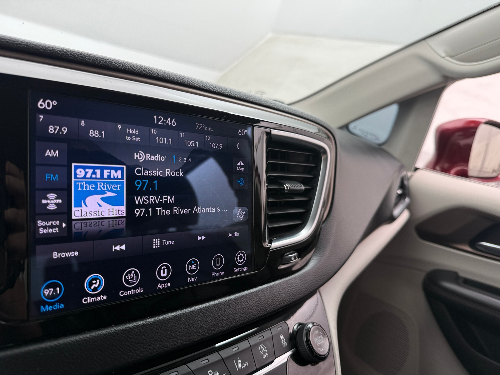 Thumbnail: 2019 Chrysler Pacifica - 3