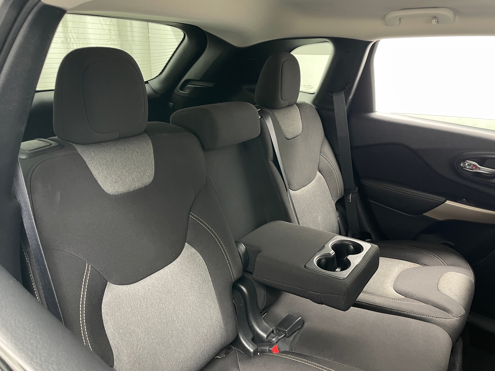 Thumbnail: 2018 Jeep Cherokee - 6