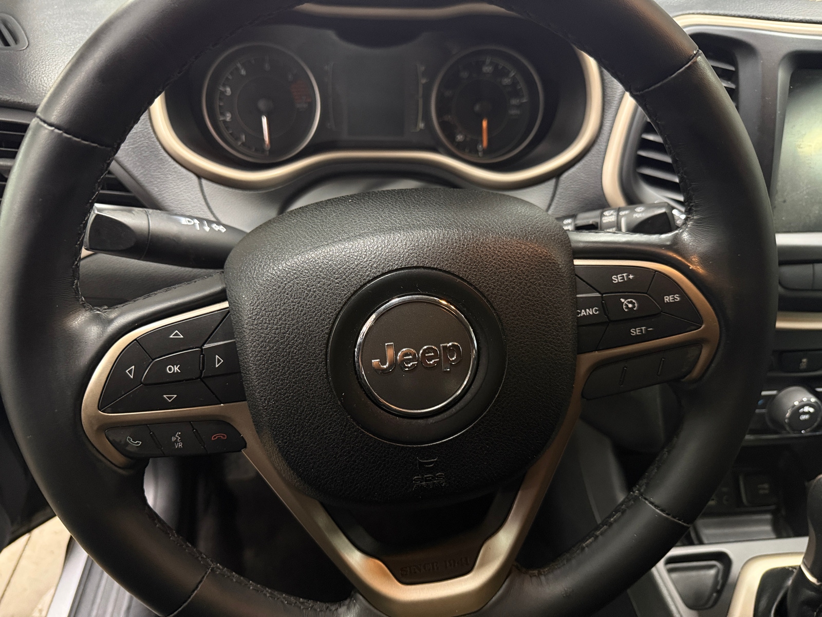 Thumbnail: 2017 Jeep Cherokee - 5