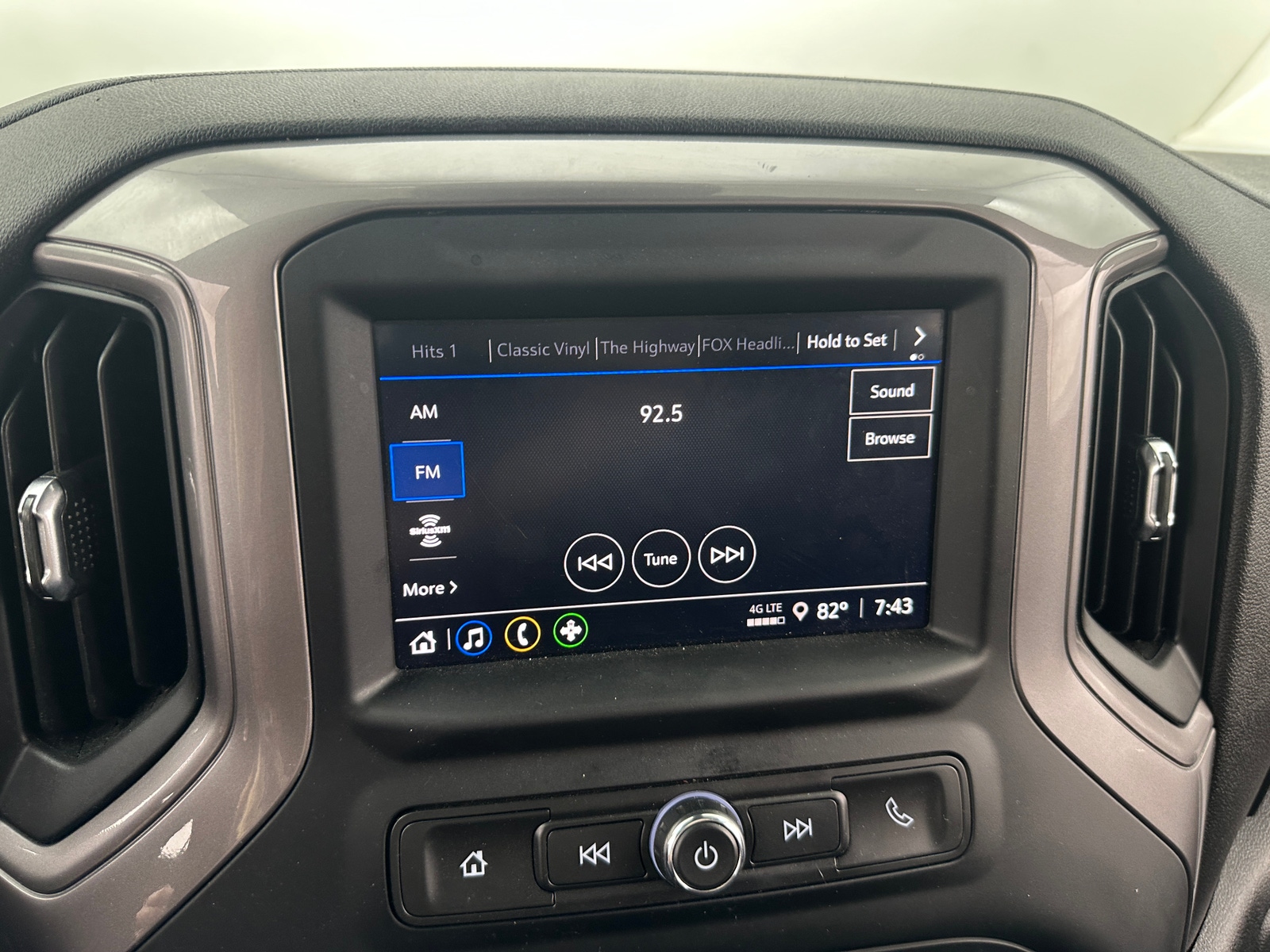 Thumbnail: 2022 Chevrolet Silverado 1500 - 4