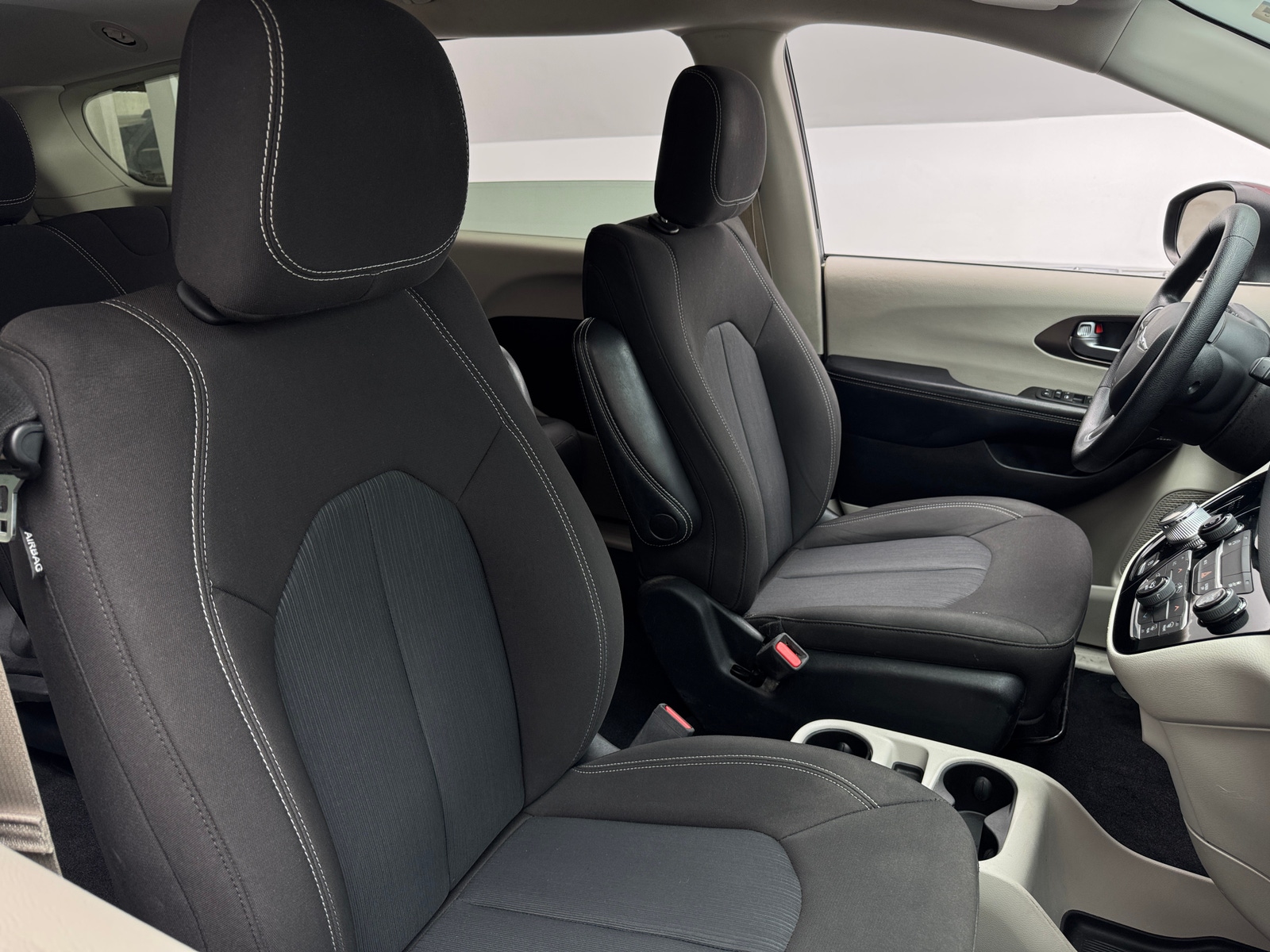 Thumbnail: 2021 Chrysler Voyager - 2