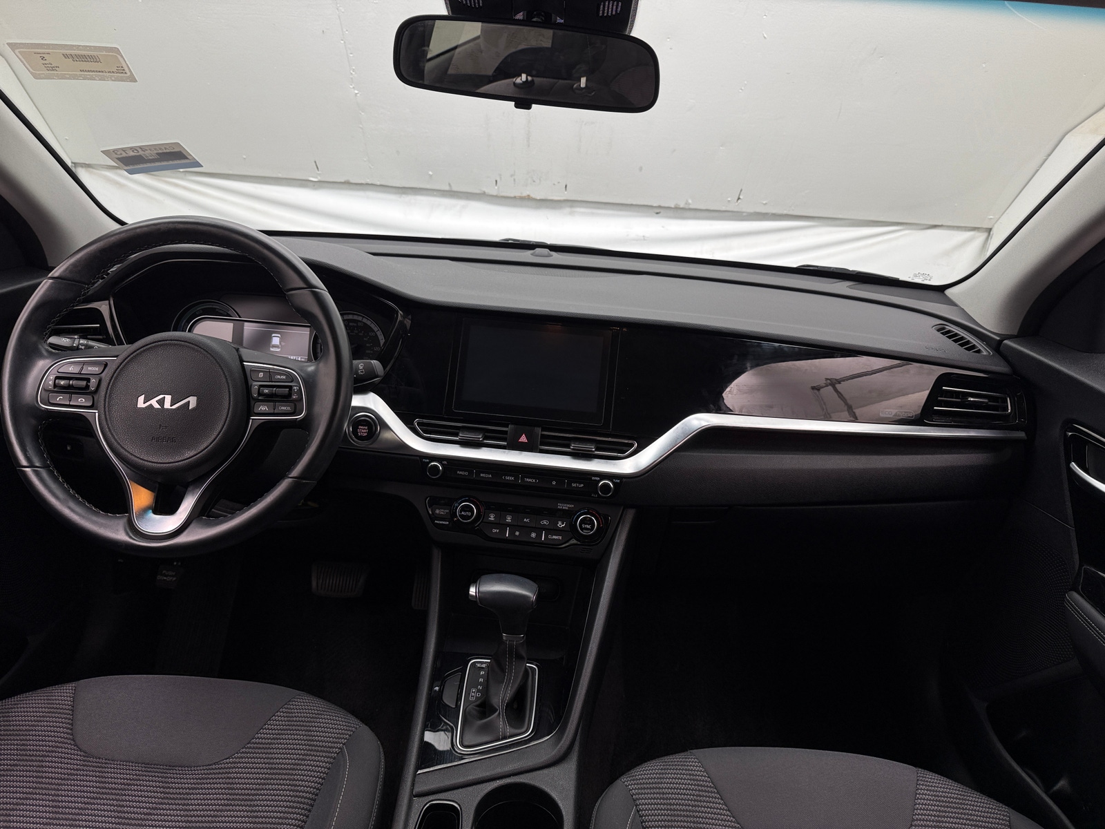 Thumbnail: 2022 Kia Niro - 3