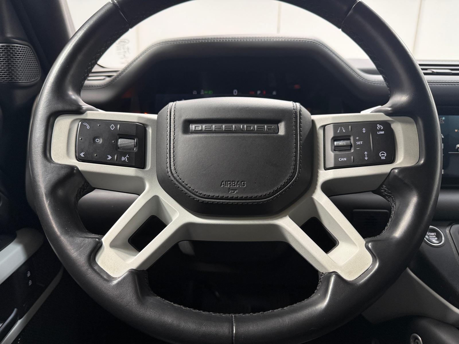 Thumbnail: 2020 Land Rover Defender - 4