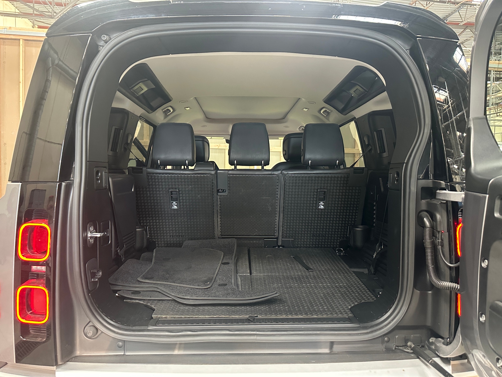 Thumbnail: 2020 Land Rover Defender - 6
