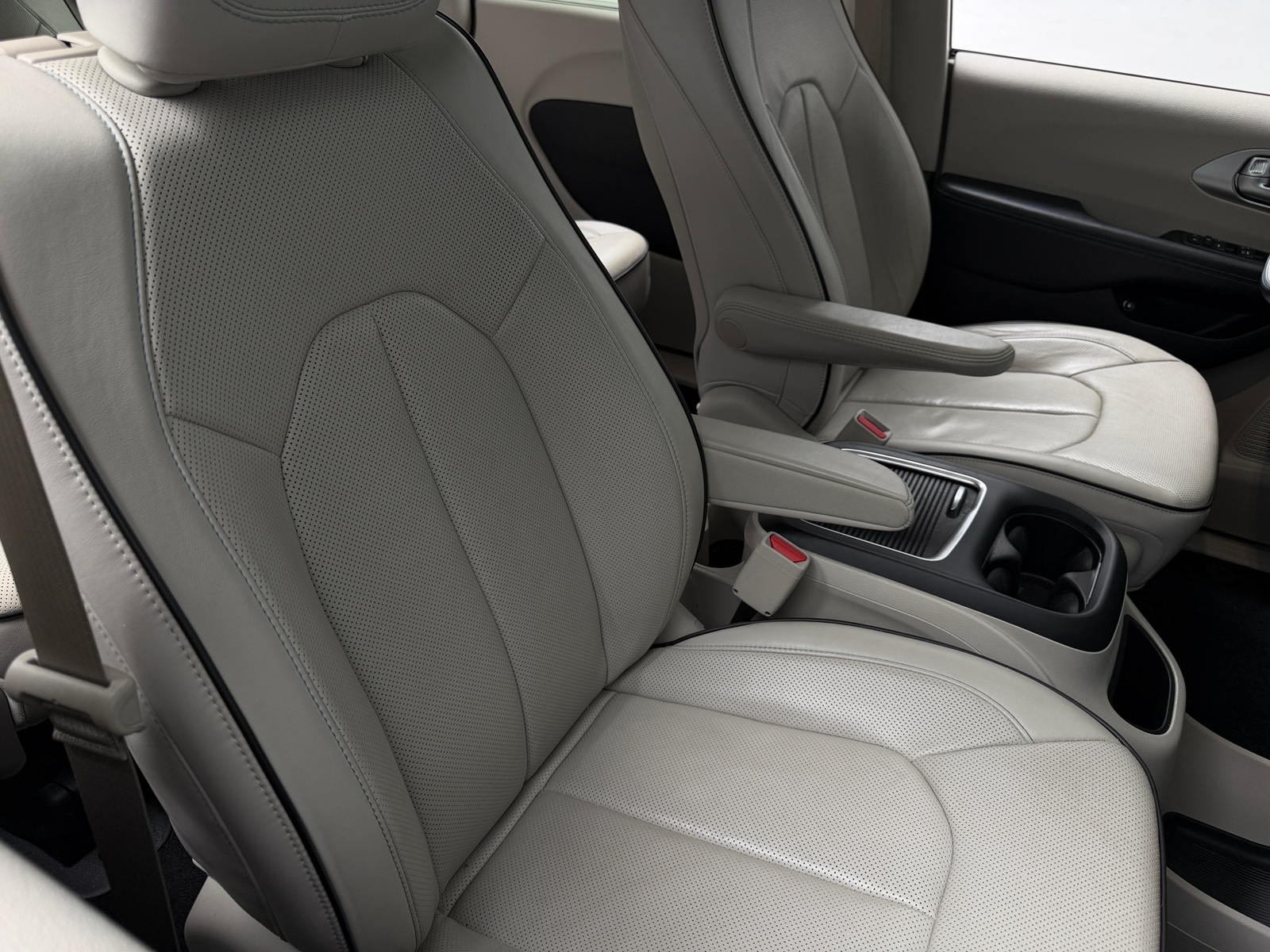 Thumbnail: 2018 Chrysler Pacifica - 2