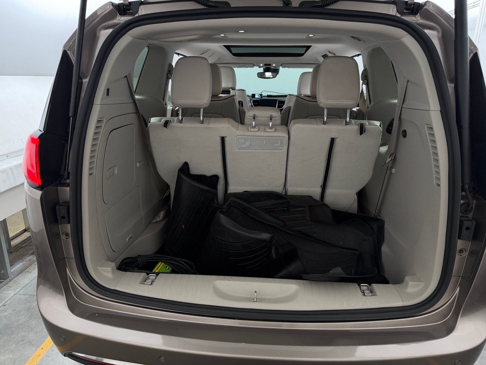 Thumbnail: 2018 Chrysler Pacifica - 7