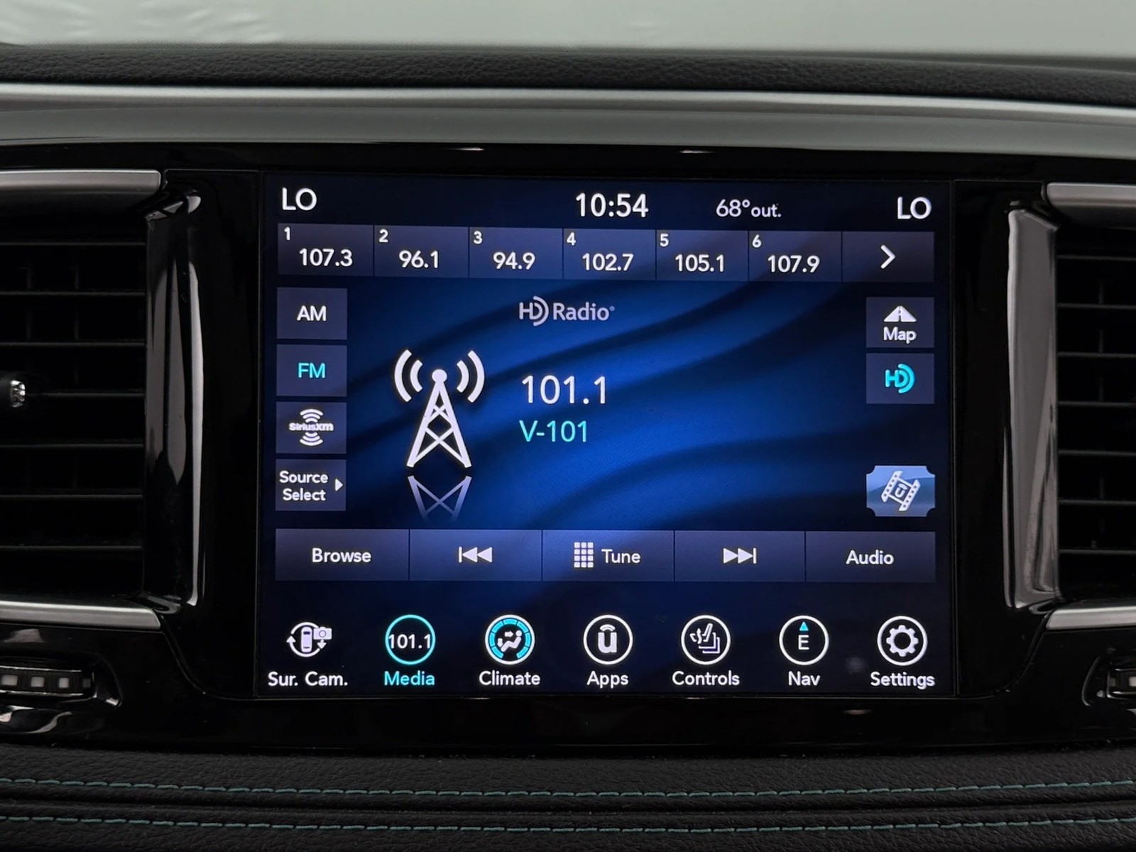 Thumbnail: 2018 Chrysler Pacifica - 4