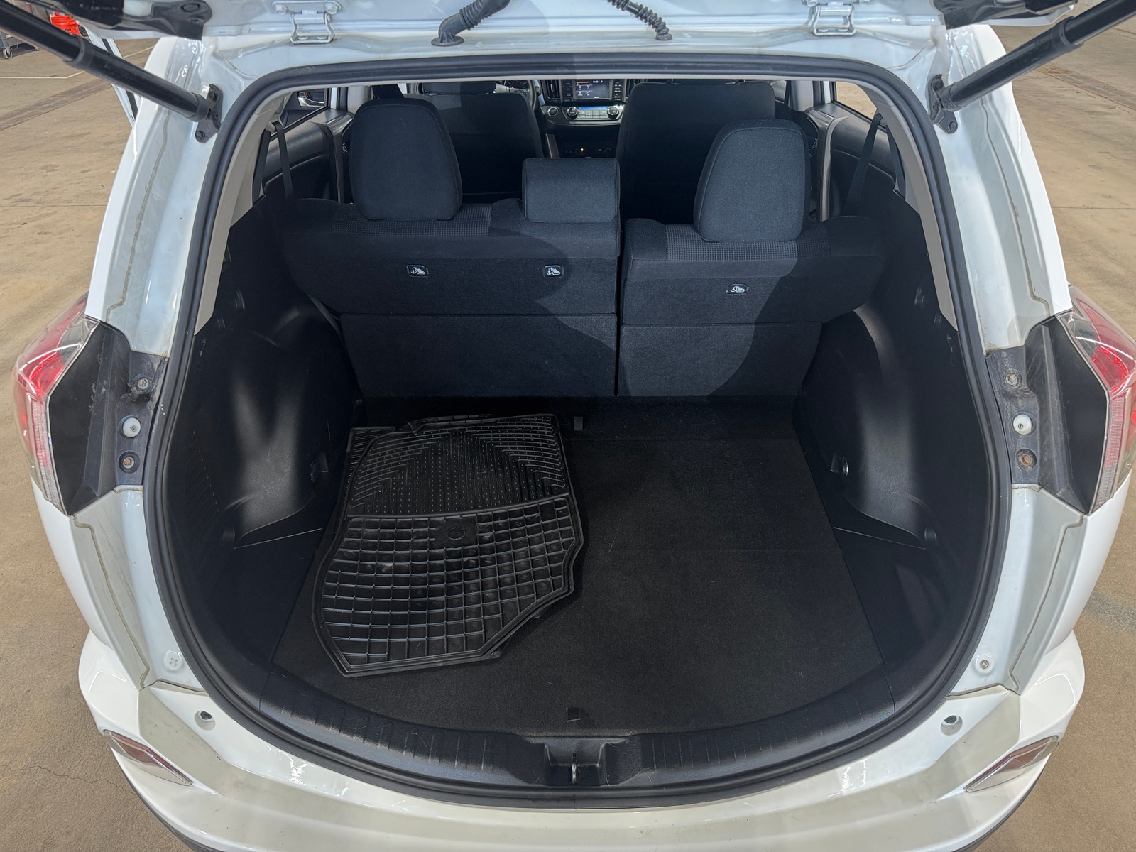 Thumbnail: 2018 Toyota RAV4 - 7