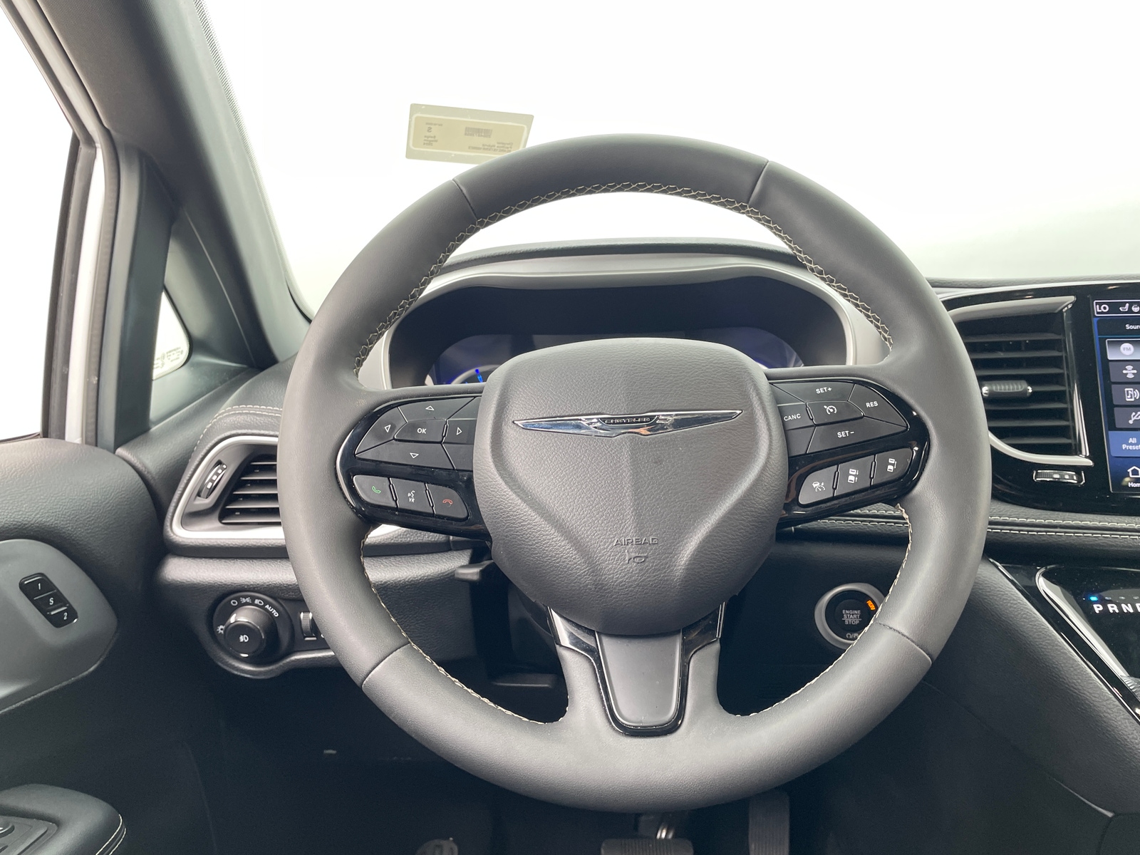 Thumbnail: 2024 Chrysler Pacifica - 4