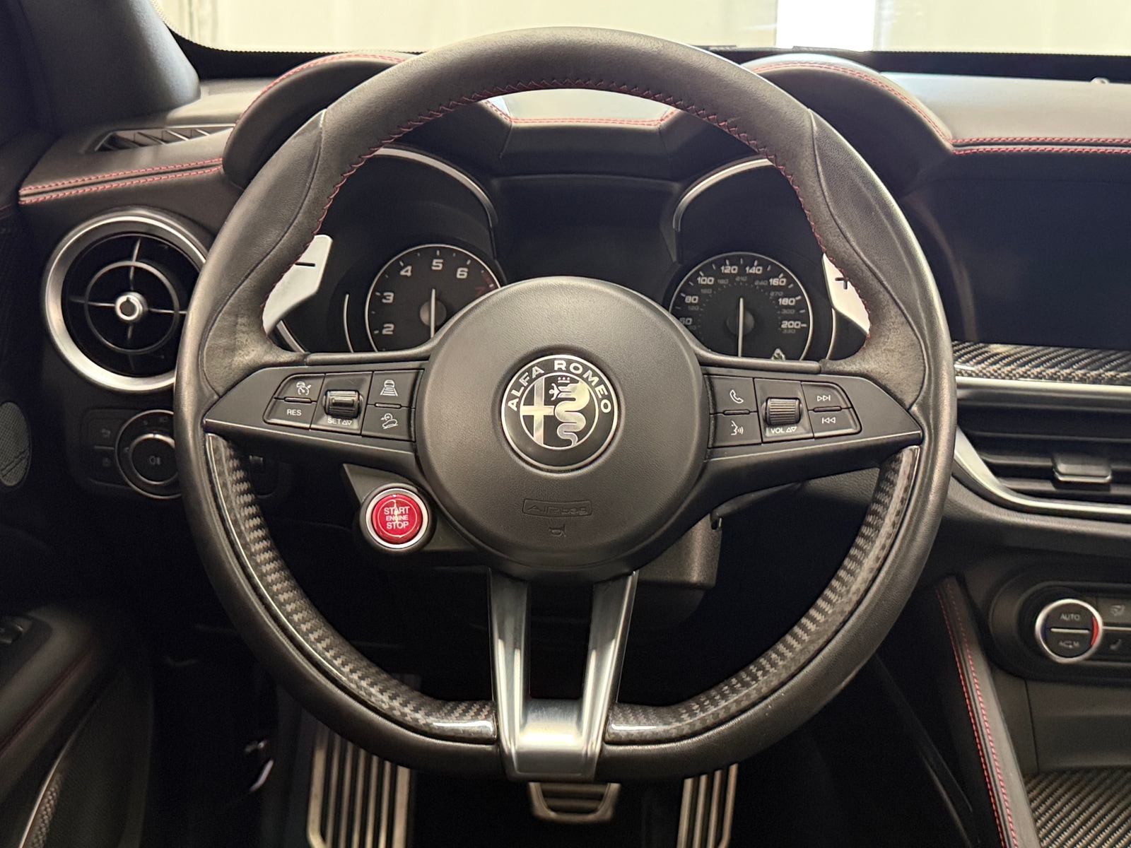 Thumbnail: 2018 Alfa Romeo Stelvio - 4