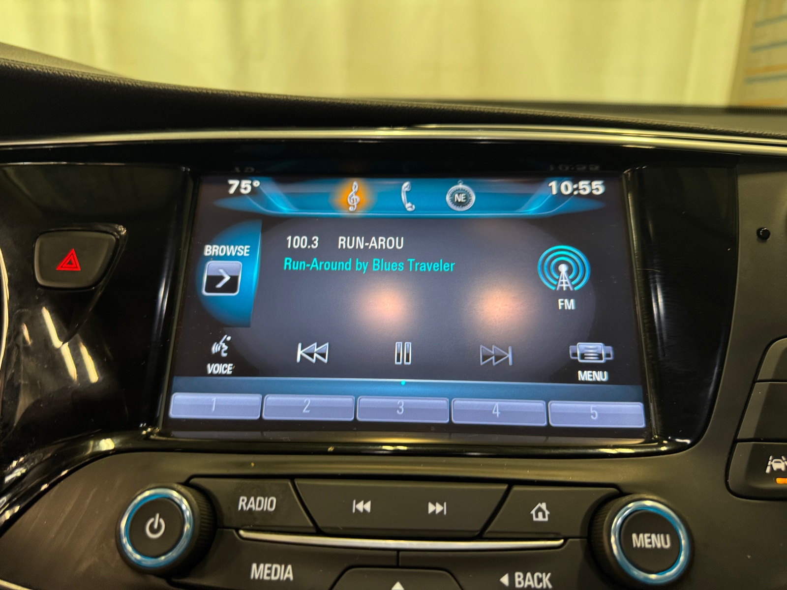 Thumbnail: 2016 Buick Envision - 3