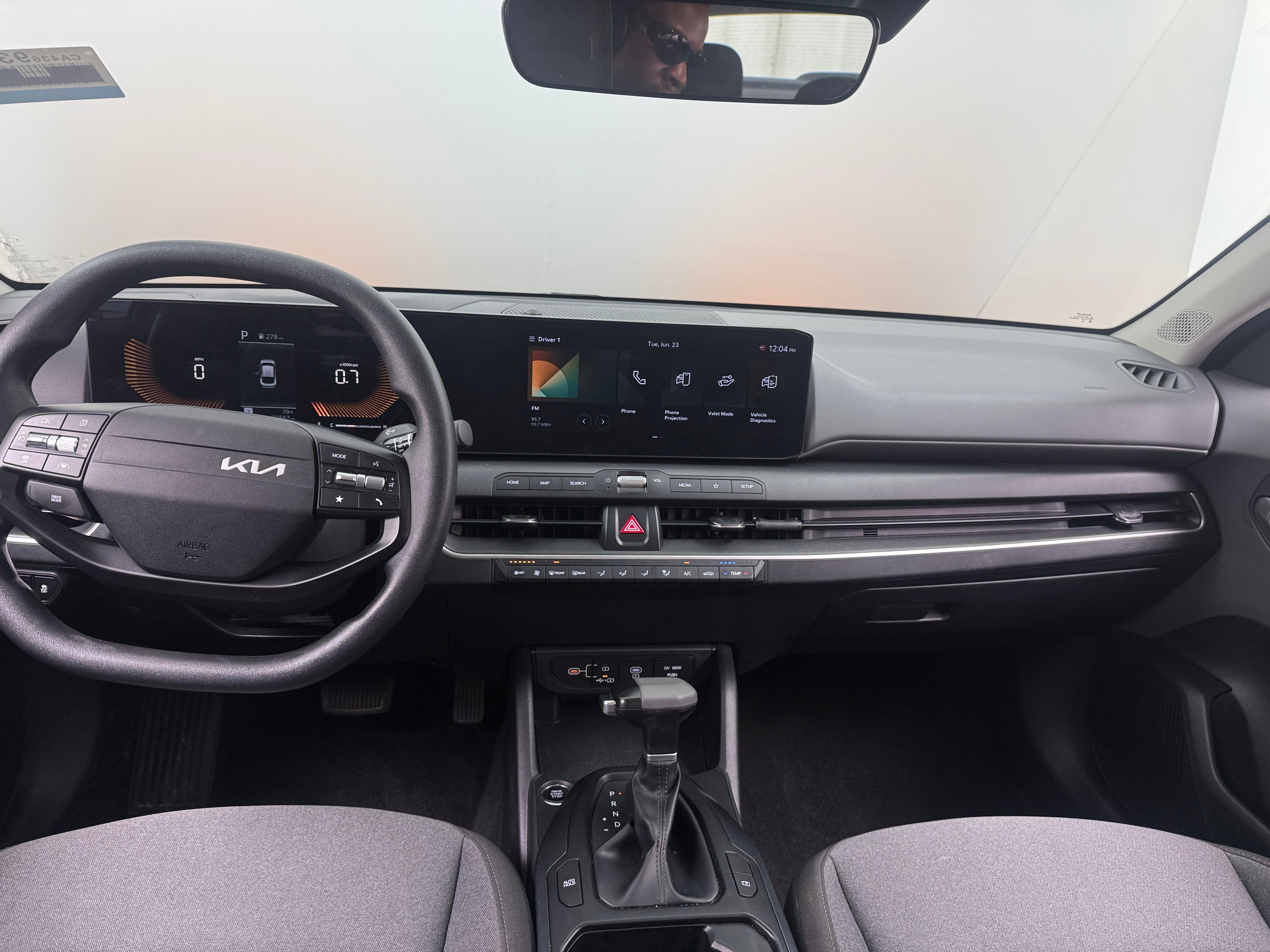 2025 Kia K4 LXS - Photo 9