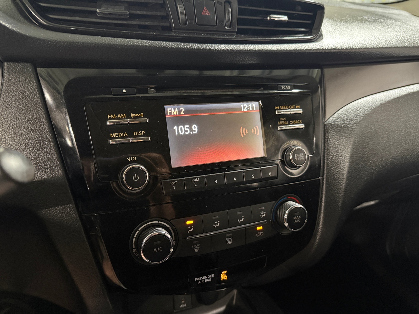Thumbnail: 2017 Nissan Rogue Sport - 4