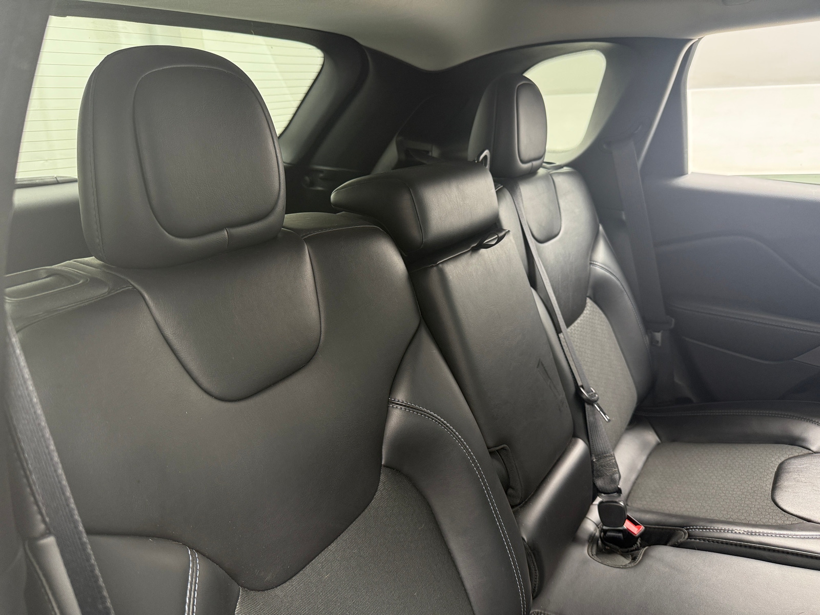 Thumbnail: 2019 Jeep Cherokee - 6