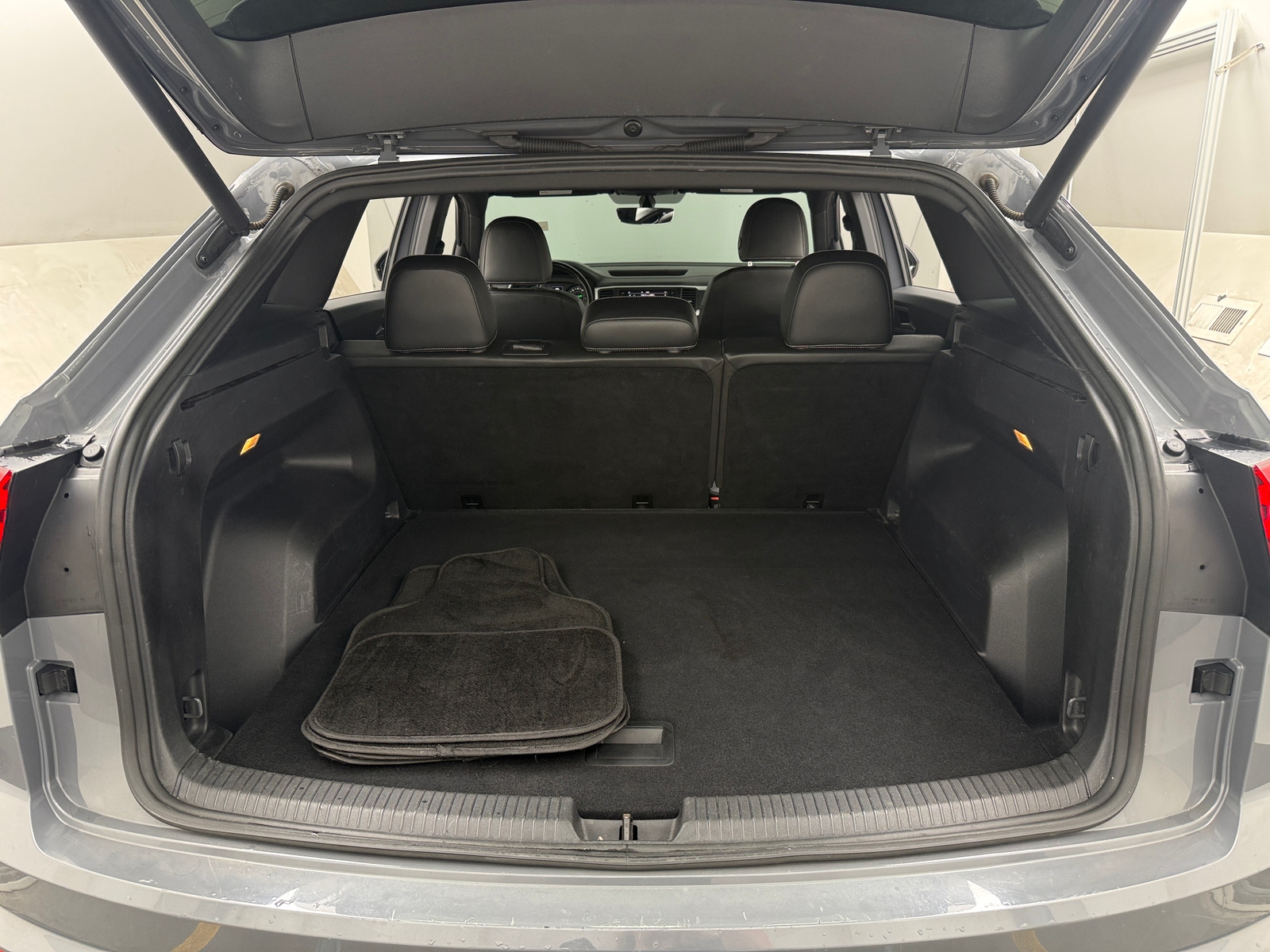 Thumbnail: 2021 Volkswagen Atlas - 6