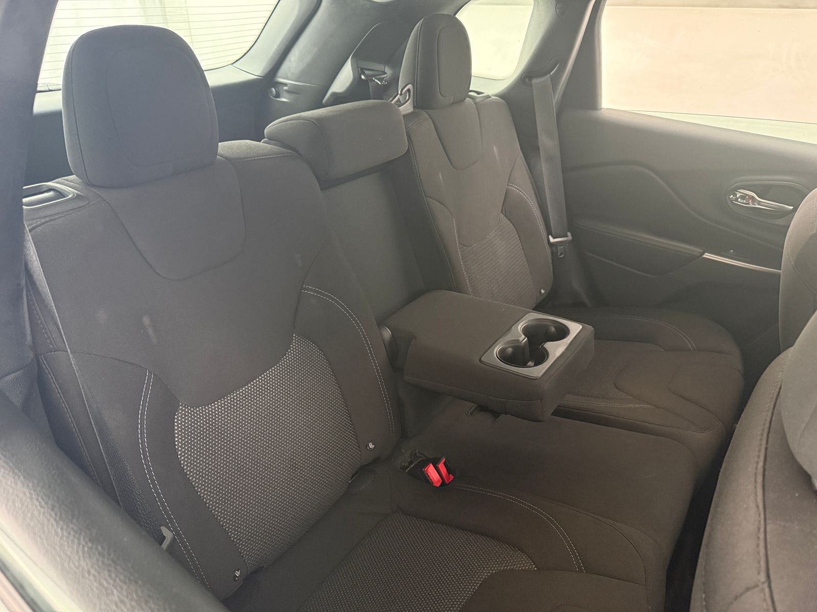 Thumbnail: 2019 Jeep Cherokee - 6