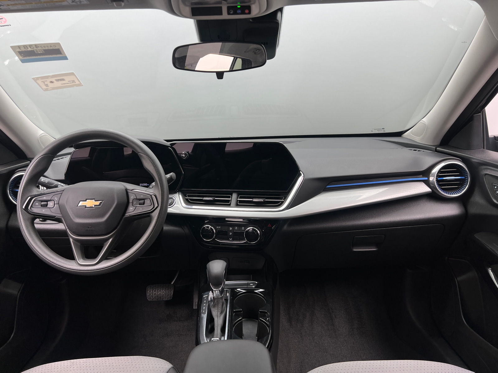Thumbnail: 2025 Chevrolet Trax - 3