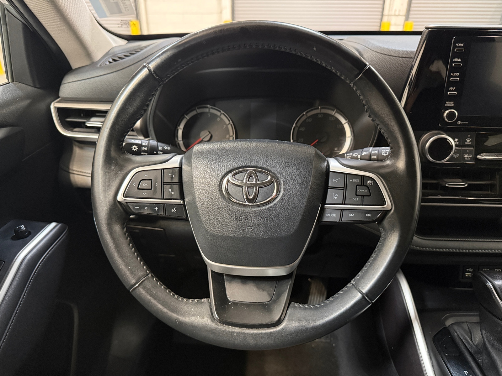 Thumbnail: 2022 Toyota Highlander - 5
