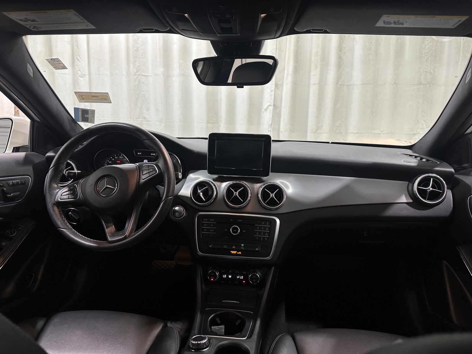 Thumbnail: 2017 Mercedes-Benz GLA - 2