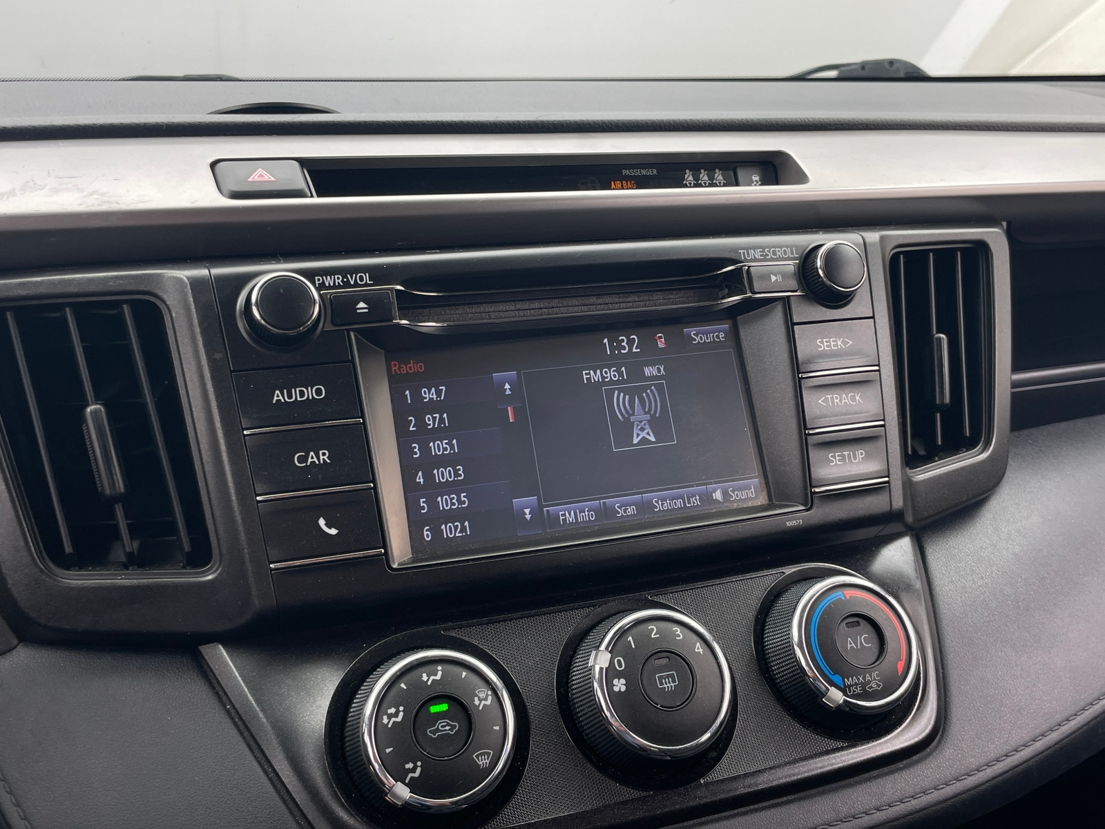 Thumbnail: 2018 Toyota RAV4 - 4