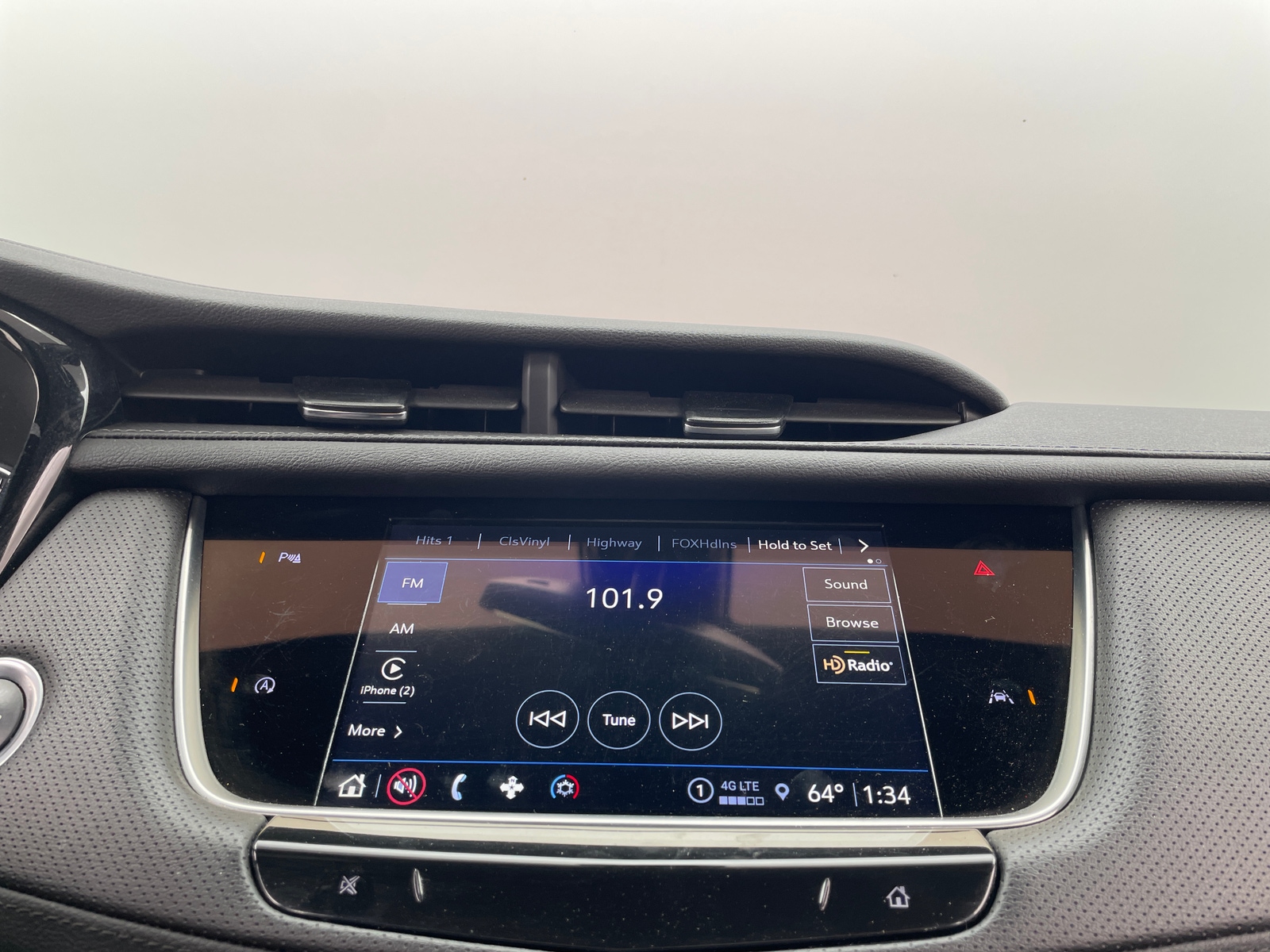 Thumbnail: 2024 Cadillac XT6 - 3