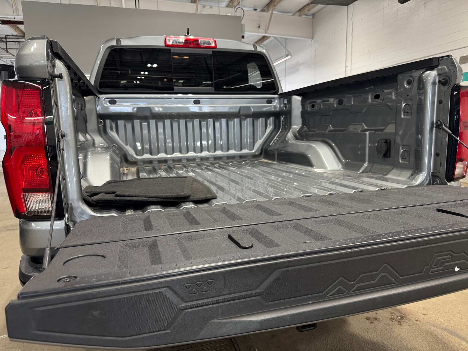 Thumbnail: 2023 Chevrolet Colorado - 7